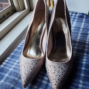 Size 7 NEVER BEEN WORN